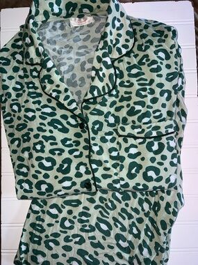 - Women's Green Leopard Print Pajama Set - Button-Up Long sleeve top & Pants